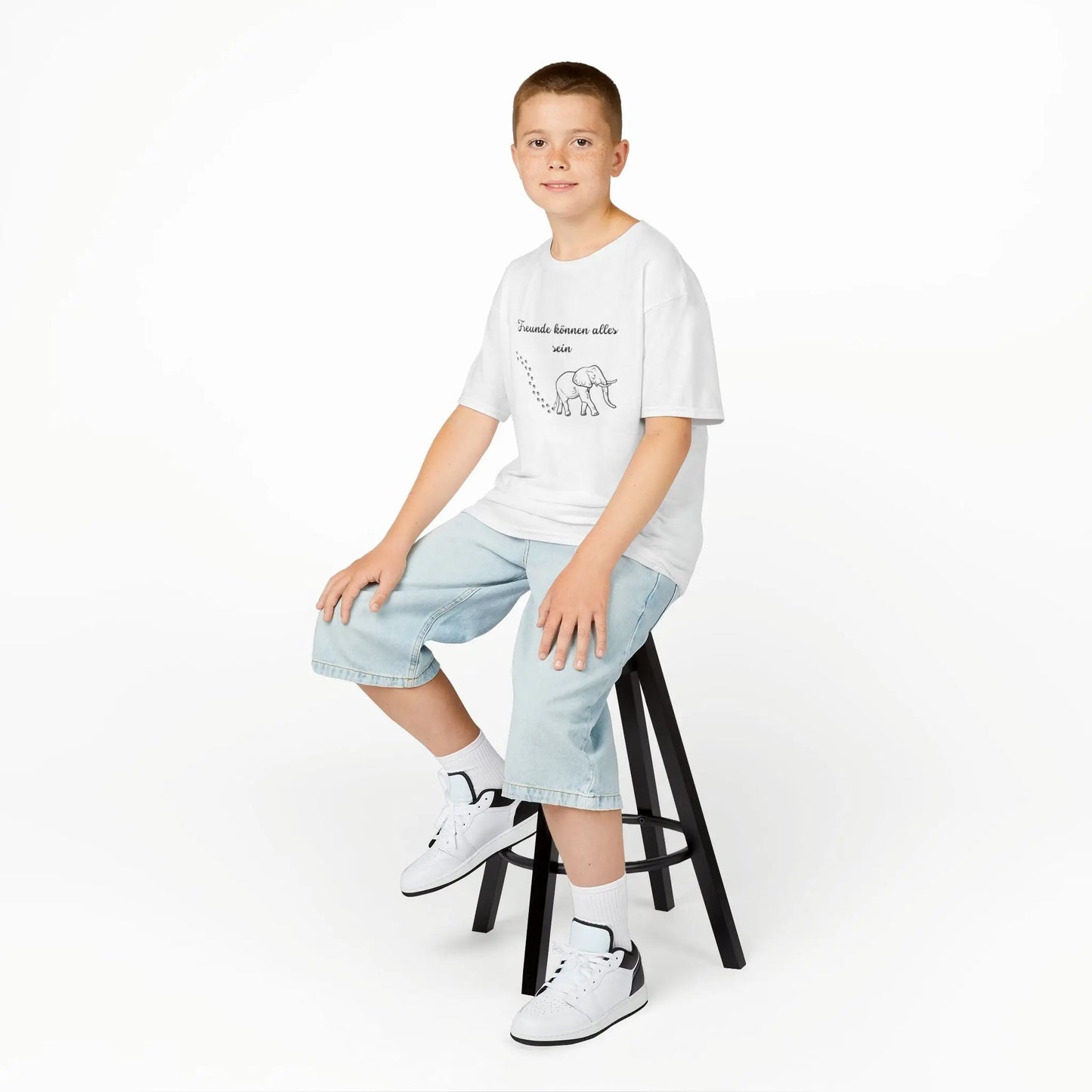 Cute Elephant Quote Kids Tee - "Freunde können alles sein" - Perfect for Playdates & Special Occasions - So ist Leben