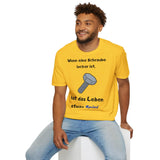 Wenn eine Schraube locker ist, hat das Leben etwas Spiel | Unisex Softstyle Tee - So ist Leben