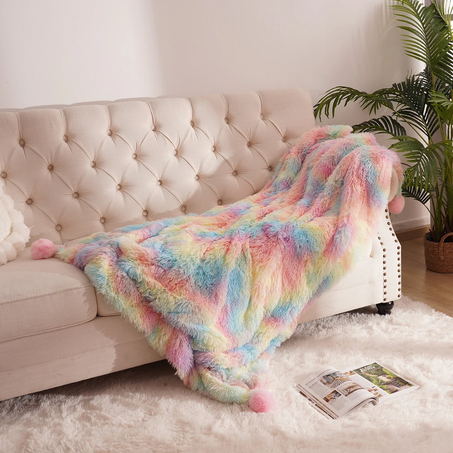 Flauschige Überwurfdecke mit Pompons für dekoratives Sofa - So ist Leben