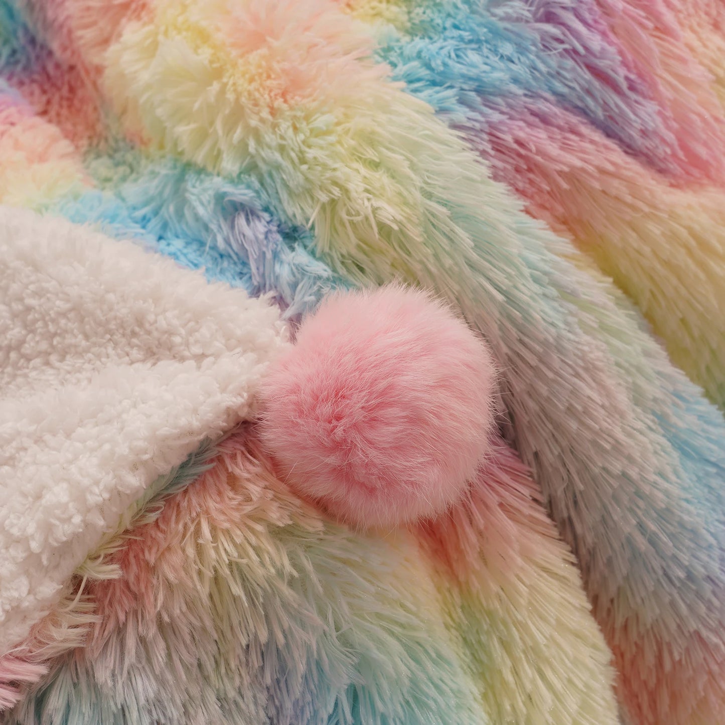 Flauschige Überwurfdecke mit Pompons für dekoratives Sofa - So ist Leben