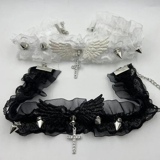 Gothic Spitze Halskette mit Schleife und Herzdetail - So ist Leben