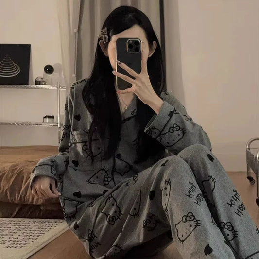 Hello‑Kitty Homewear Set aus weichem Flanell - So ist Leben
