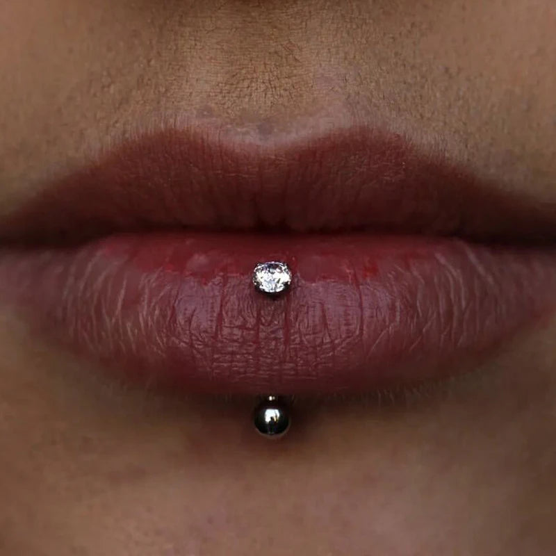 Großhandel ASTM F136 Titan Blumen Rook Piercing Sterne Augenbraue Intarsien CZ 16G Innengewinde Banane Gebogene Lippe Nabel Piercing So ist Leben