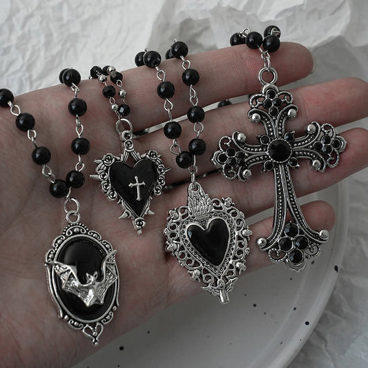 Gothic Fledermaus Kreuz dunkler Anhänger Halskette Set, Y2K personalisierte Thorn Love schwarze Perle gestapelt Halskette Set, geeignet als Halloween G So ist Leben