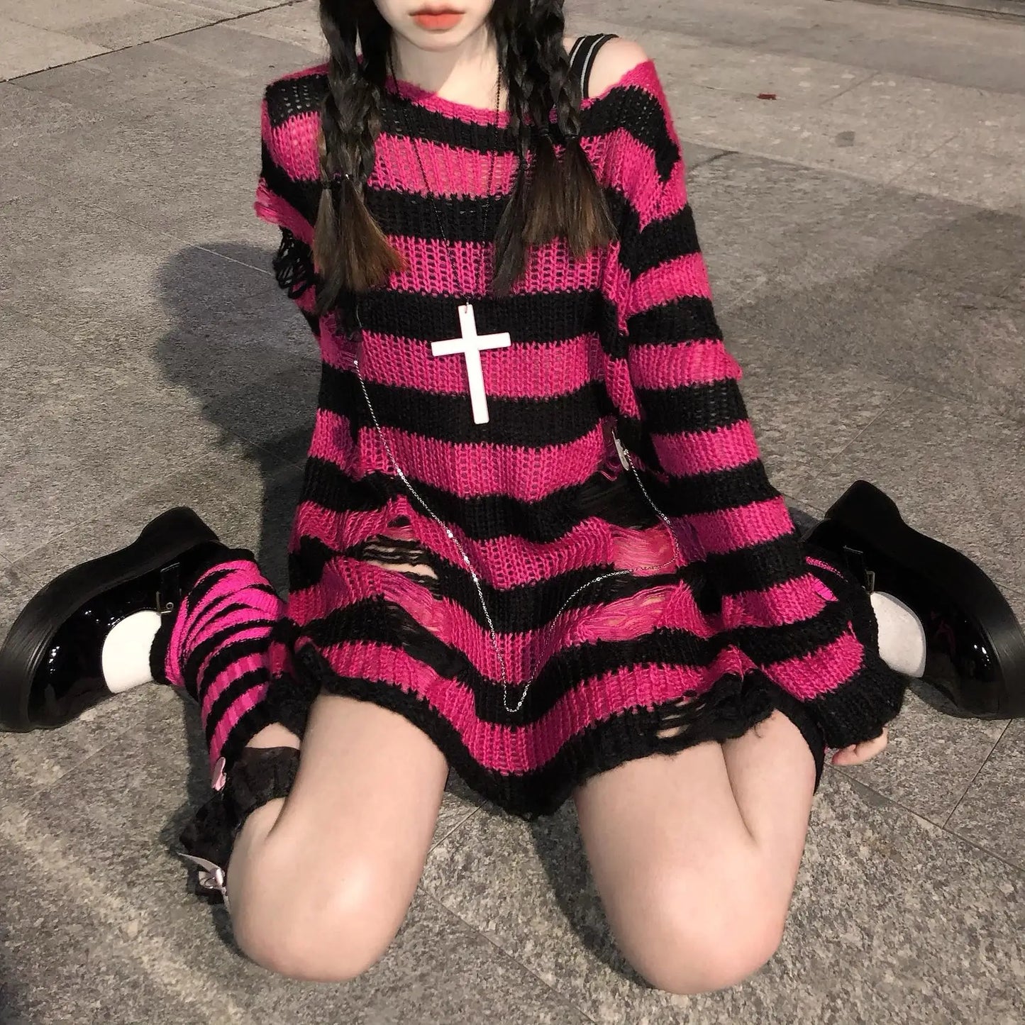 Karrram Rosa Gestreifte Gothic Pullover Frauen Zerrissene Löcher Lose Gestrickte Pullover Ausgefranste Fee Grunge Jumper Emo Streetwear Lolita So ist Leben