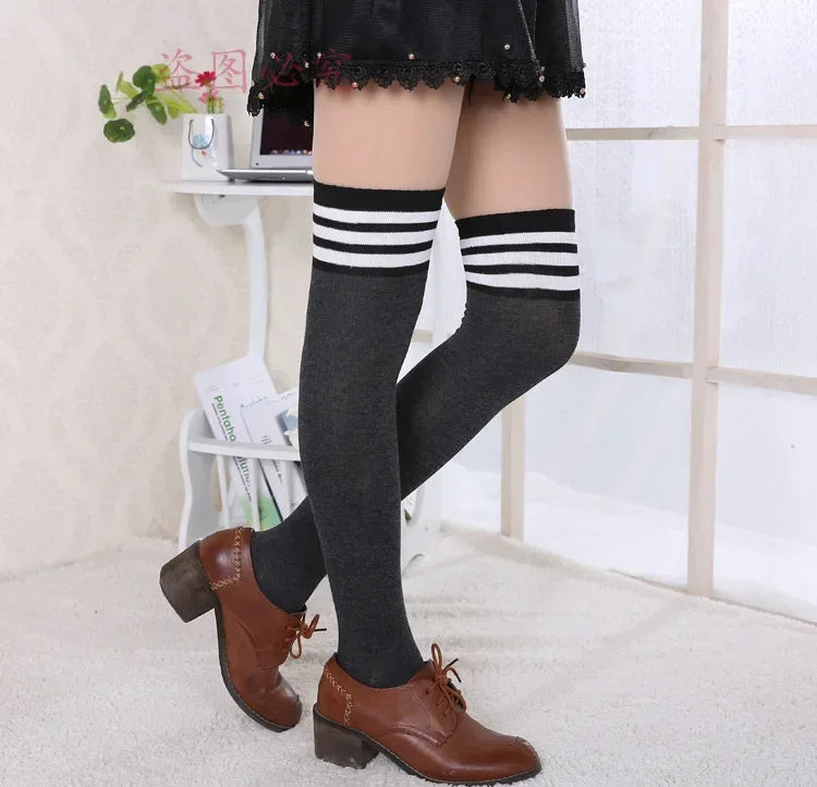 Overknee-Oberschenkelstrümpfe für Damen im akademischen Stil, schwarz-weiß gestreift, lange Socken, Overknee-Strümpfe für Damen und Mädchen, warmes Knie So ist Leben
