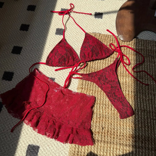 Sexy Spitze Micro Mini String Neckholder Krawatte Bikinis Sets 3 Stück mit Rüschen Minirock Schwarz Rot Farbe Bademode Badeanzug Badeanzug So ist Leben