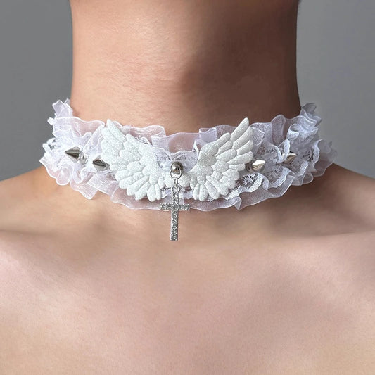 Gothic Spitze Halskette mit Schleife und Herzdetail - So ist Leben