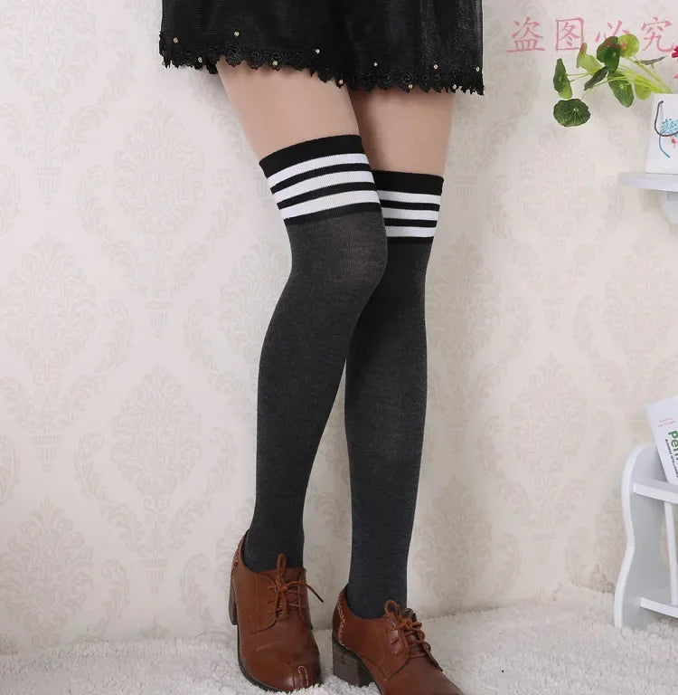 Overknee-Oberschenkelstrümpfe für Damen im akademischen Stil, schwarz-weiß gestreift, lange Socken, Overknee-Strümpfe für Damen und Mädchen, warmes Knie So ist Leben