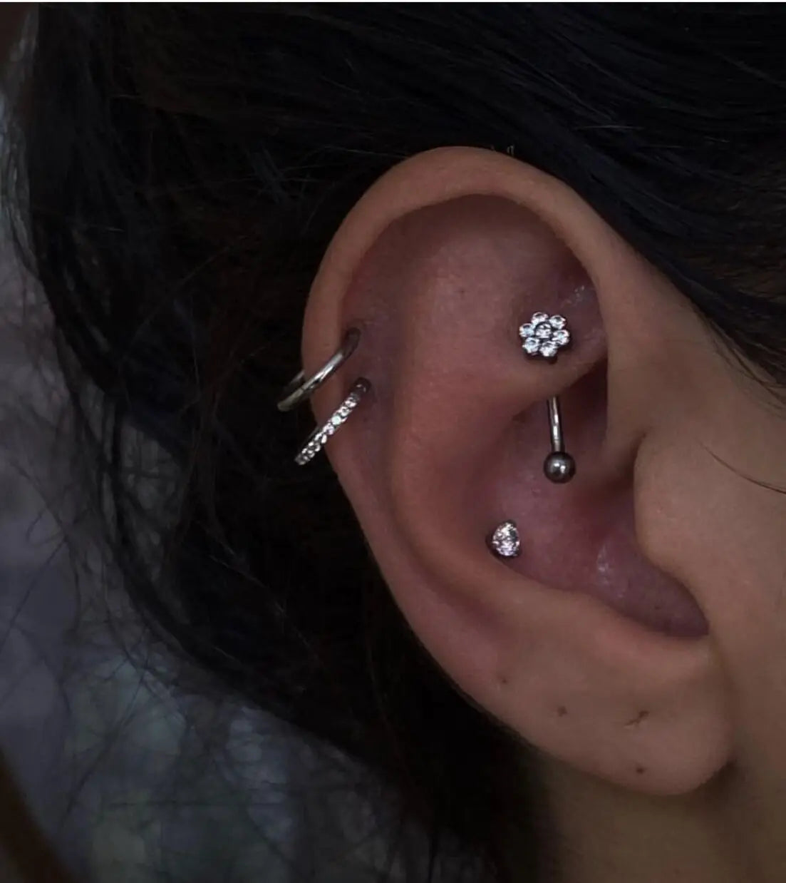 Großhandel ASTM F136 Titan Blumen Rook Piercing Sterne Augenbraue Intarsien CZ 16G Innengewinde Banane Gebogene Lippe Nabel Piercing So ist Leben