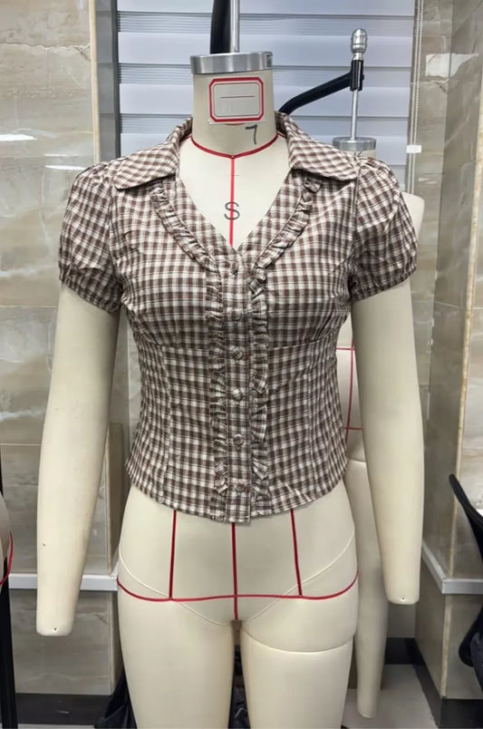 Hirigin Damen Trendy Kariertes Hemd Sommer Kurzarm Revers Rüschenbesatz Button-Down-Tops Preppy Coquette Ästhetische Street Tops So ist Leben