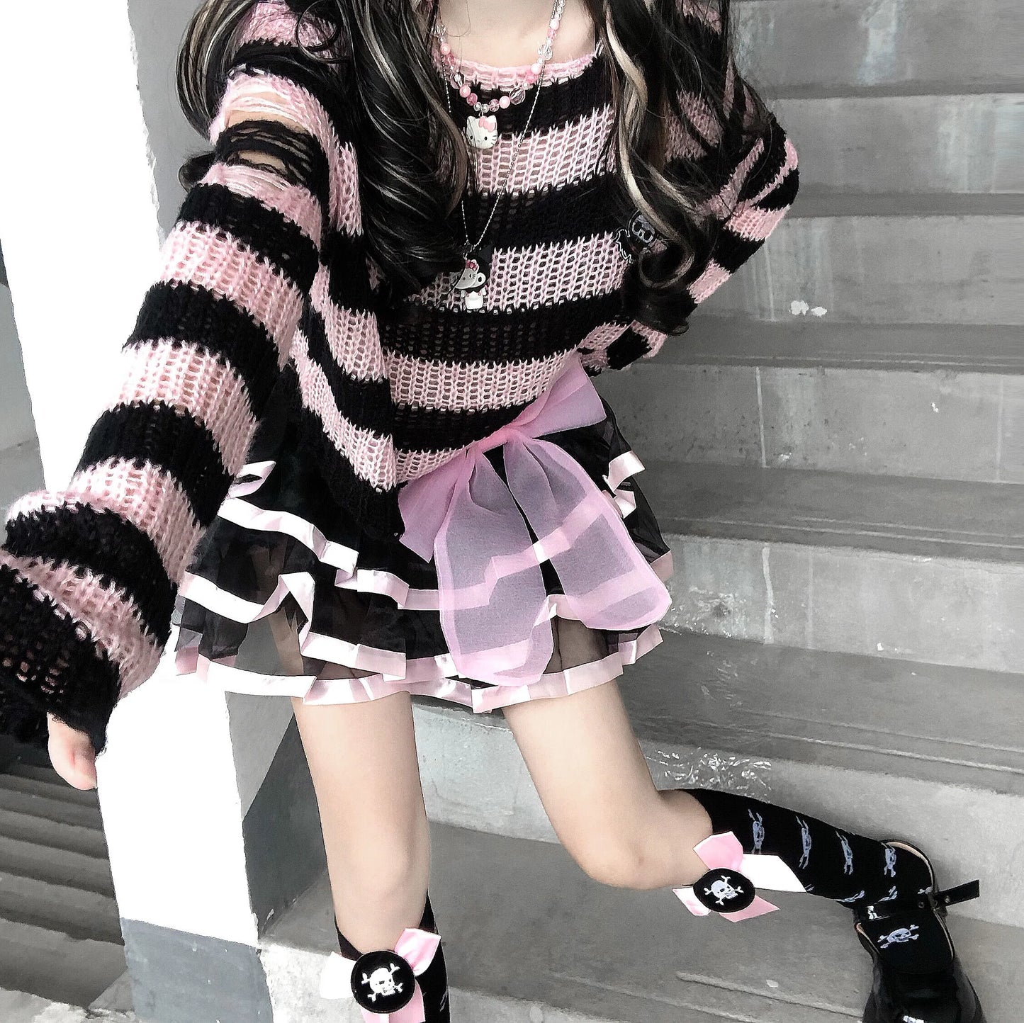 Karrram Rosa Gestreifte Gothic Pullover Frauen Zerrissene Löcher Lose Gestrickte Pullover Ausgefranste Fee Grunge Jumper Emo Streetwear Lolita So ist Leben