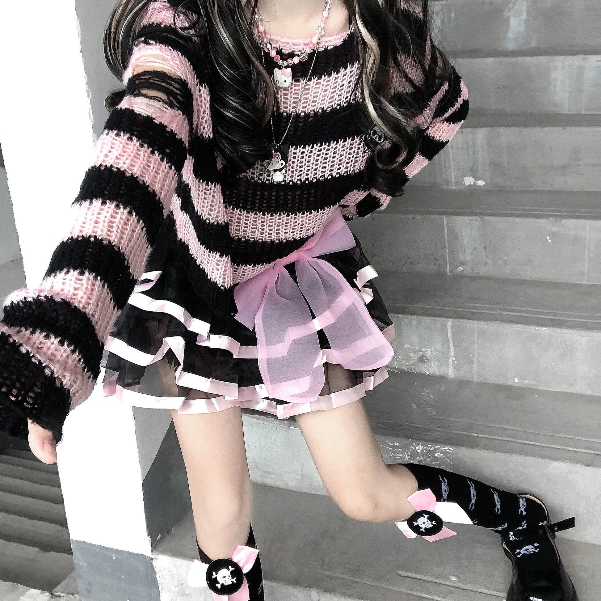 Karrram Rosa Gestreifte Gothic Pullover Frauen Zerrissene Löcher Lose Gestrickte Pullover Ausgefranste Fee Grunge Jumper Emo Streetwear Lolita So ist Leben