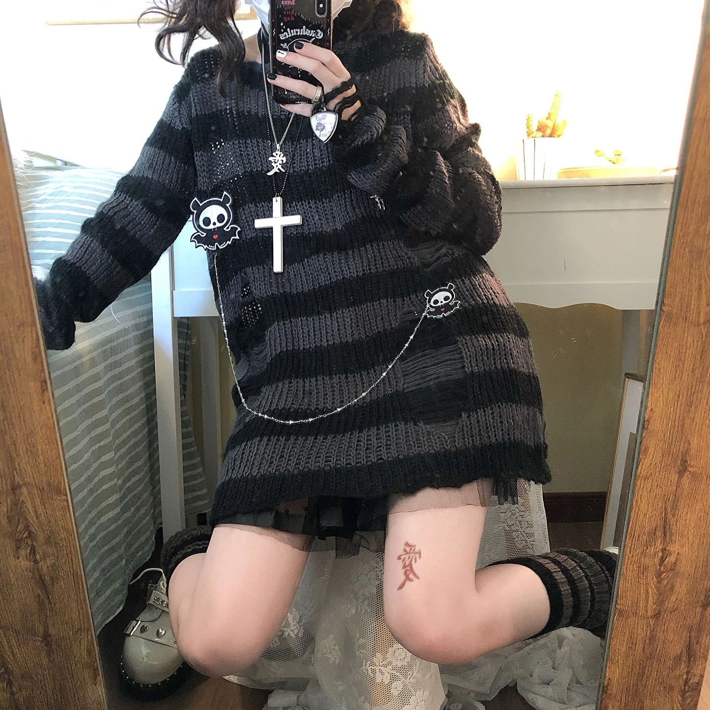 Karrram Rosa Gestreifte Gothic Pullover Frauen Zerrissene Löcher Lose Gestrickte Pullover Ausgefranste Fee Grunge Jumper Emo Streetwear Lolita So ist Leben