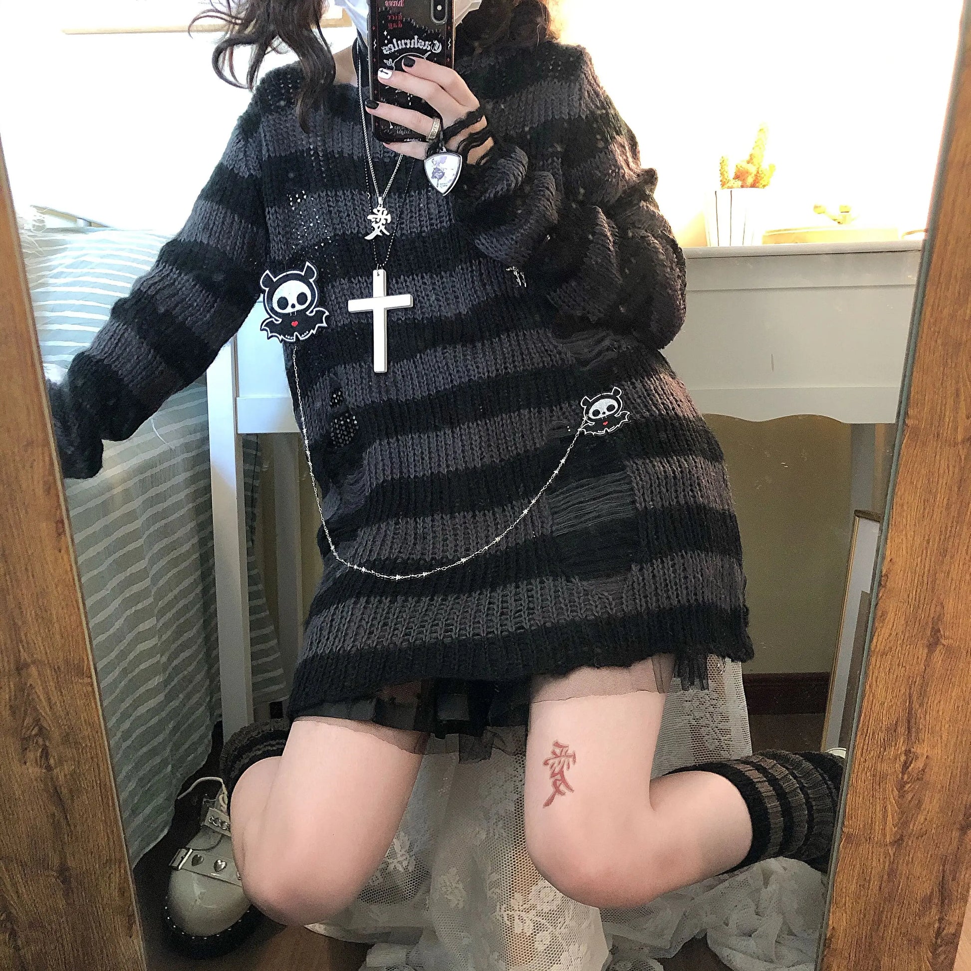Karrram Rosa Gestreifte Gothic Pullover Frauen Zerrissene Löcher Lose Gestrickte Pullover Ausgefranste Fee Grunge Jumper Emo Streetwear Lolita So ist Leben