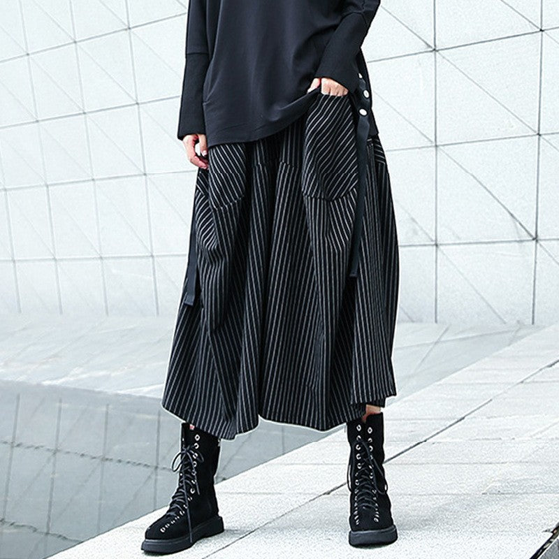 Japanese Yamamoto style black and white striped cropped wide-leg pants women's spring and autumn loose retro drape high waist casual culottes So ist Leben