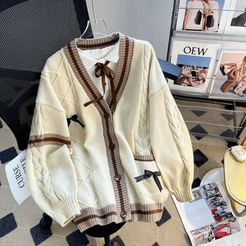 Coquette Strickjacke mit Schleife und Patchwork‑Design - So ist Leben