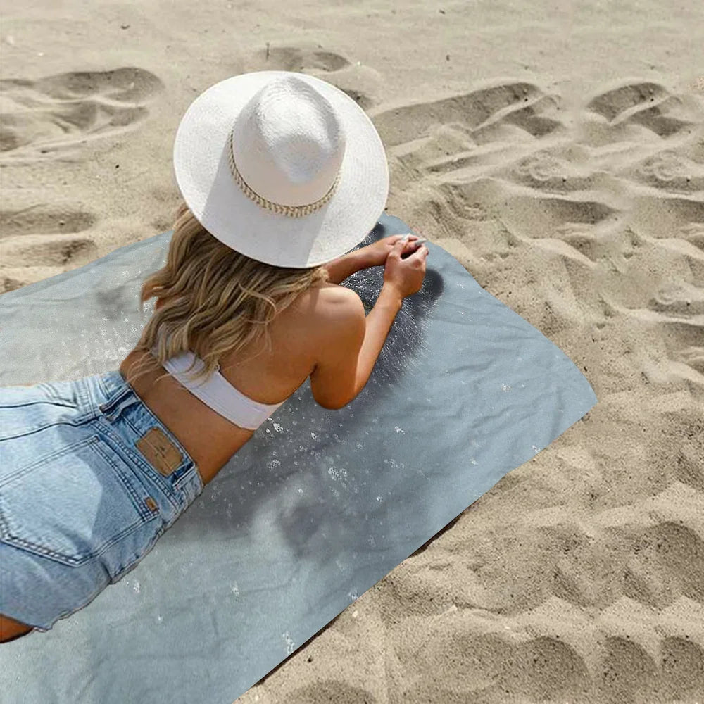 Mikrofaser‑Strandtuch mit Wolfmotiv für Pool & Urlaub