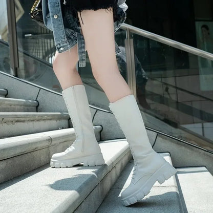 Damen-Stiefel mit mittlerer Wade, gepolsterte Schuhe, kniehohe Winter-Sneaker, Punk-Stil, Militär, lässig, Weiß, Schwarz, 2024, luxuriöse Plattform für Damen So ist Leben