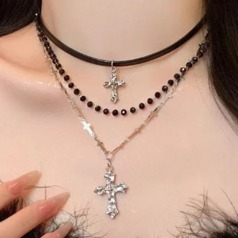Millennium Hot Girl Y2k Retro mehrschichtige Kreuzperlen-Halskette für Frauen, süße coole dunkle Punk-geschichtete Schlüsselbeinkette So ist Leben