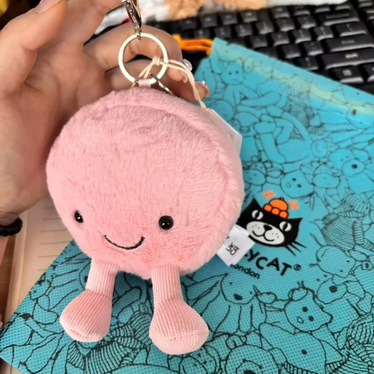 JELLYCAT Cartoon Plüschtier Schlüsselanhänger Geschenk Spaß Plüschpuppe Schlüsselanhänger Barcelona Bär Niedliche Plüschtasche Anhänger Hobbys Stofftiere So ist Leben