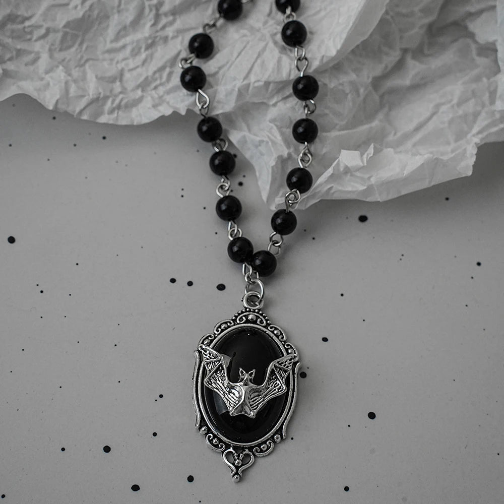 Gothic Fledermaus Kreuz dunkler Anhänger Halskette Set, Y2K personalisierte Thorn Love schwarze Perle gestapelt Halskette Set, geeignet als Halloween G So ist Leben