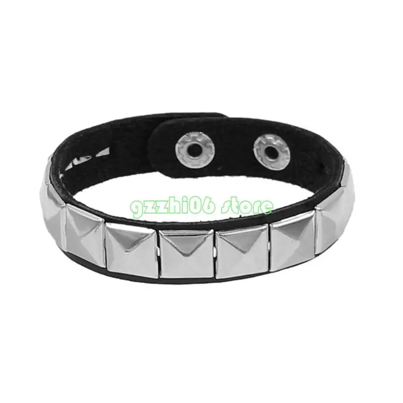 T5UF Stylish Punk Rock Armband Square Nieten Punk Armband Trendy Gothic Jewelry für Individualität und Komfort geeignet So ist Leben
