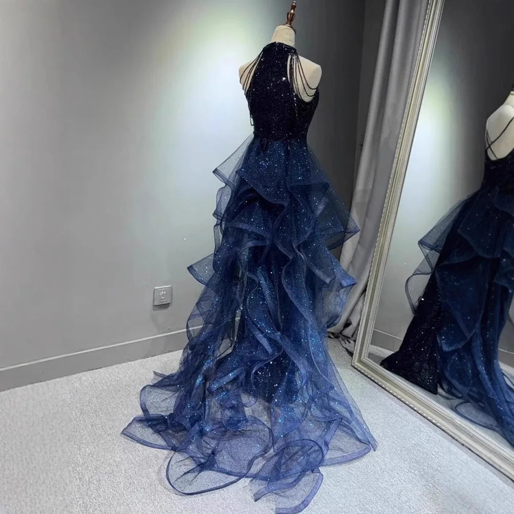 Elegante funkelnde marineblaue Abendkleider, Halt-Perlen-Partykleid, maßgeschneidertes Ballkleid 2025, abgestufte Roben de Soirée, Sweep-Zug So ist Leben