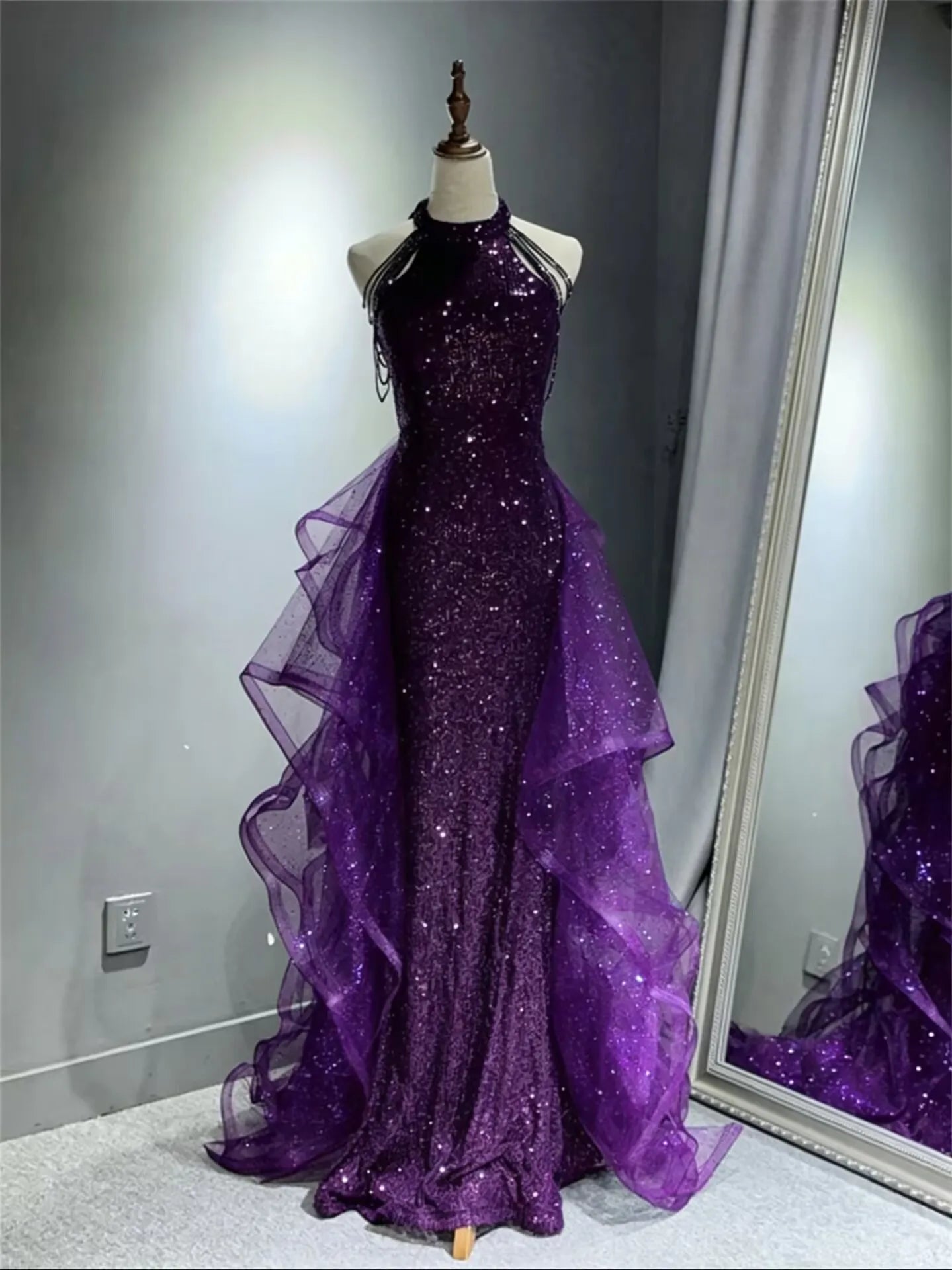 Elegante funkelnde marineblaue Abendkleider, Halt-Perlen-Partykleid, maßgeschneidertes Ballkleid 2025, abgestufte Roben de Soirée, Sweep-Zug So ist Leben