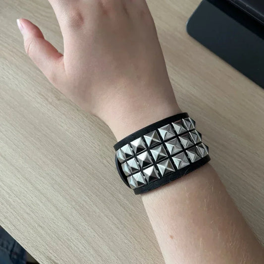 Fashion Square Bead Niet Metall Pyramide Gürtel Männer Frauen Punk Rock Hardware Jeans Gürtel Designer Gürtel Frau Taste Leder Armband So ist Leben