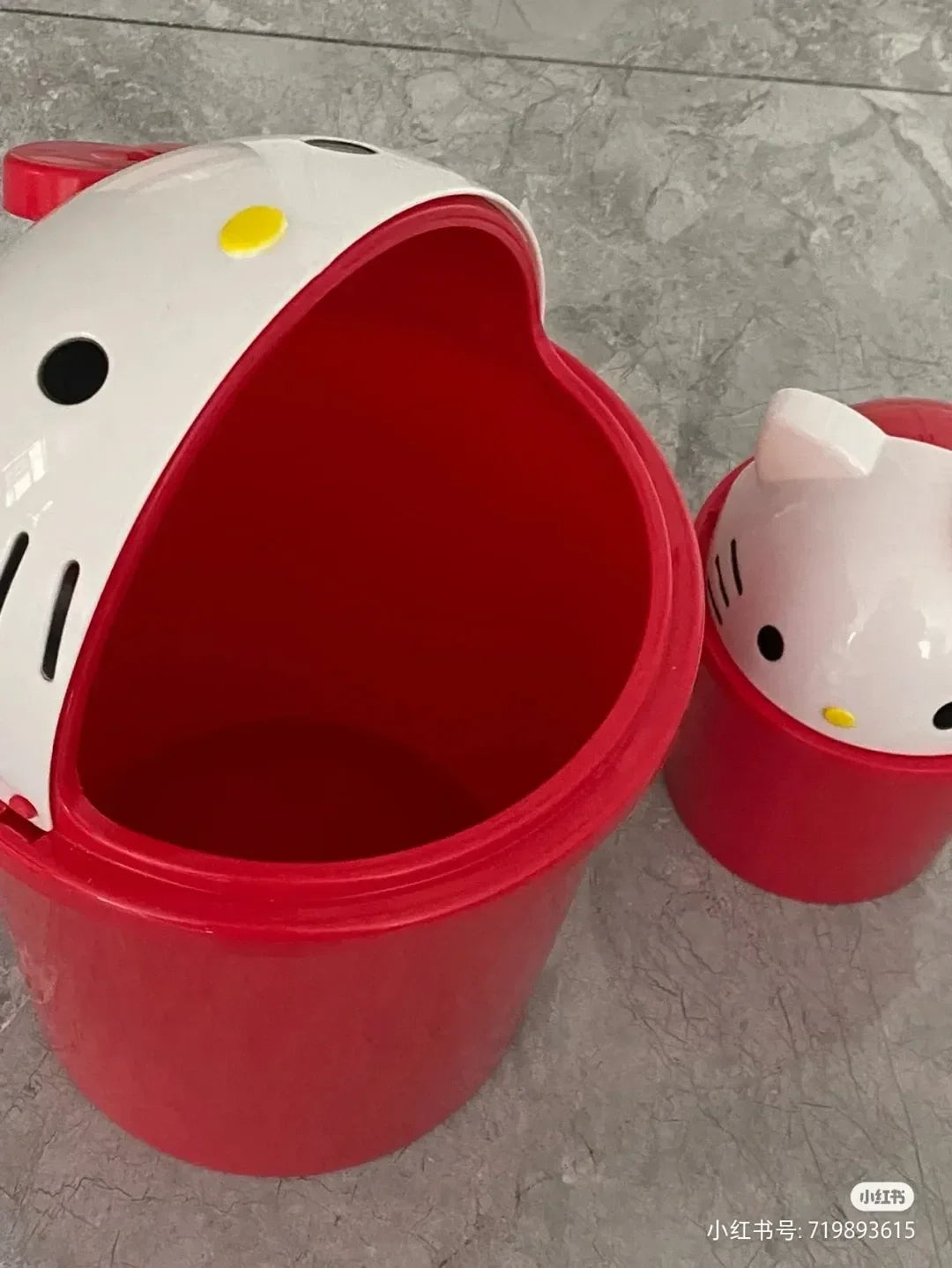 Hello‑Kitty Mülleimer aus Kunststoff im Sanrio Design - So ist Leben