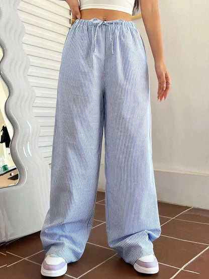 Blau-weiß gestreifte Hose mit weitem Bein, lässige Hose mit elastischem Bund und Kordelzug, lockere und bequeme Hose. So ist Leben