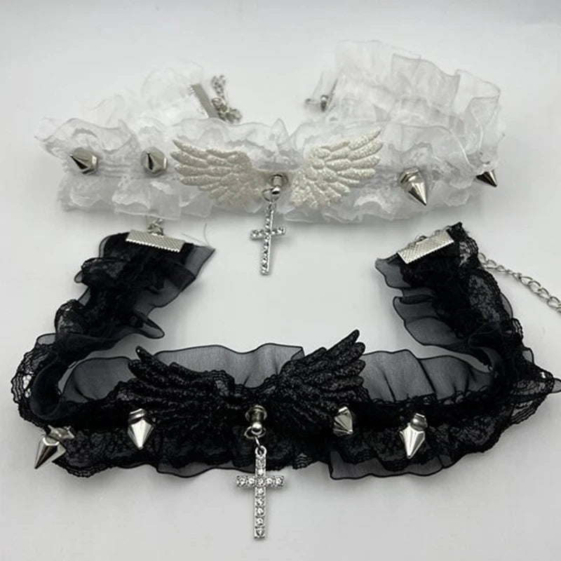 Gothic Spitze Halskette mit Schleife und Herzdetail - So ist Leben