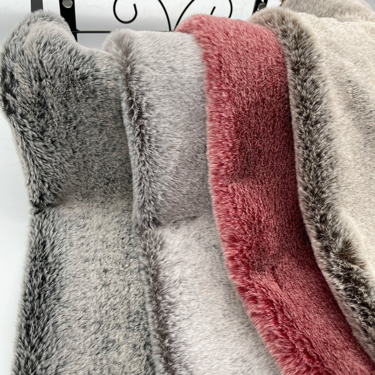1 cm Haarhöhe Frost auf weißem Gras Weißes spitzes Fell Nachahmung Otter Kaninchenfell Warmer langer Plüschstoff DIY Kleidungsstoff So ist Leben