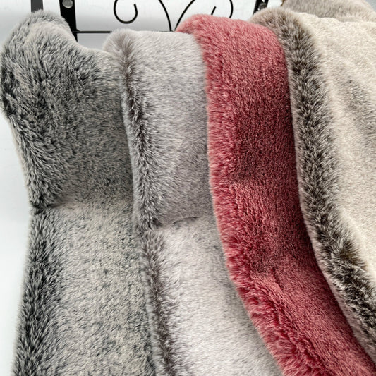 1 cm Haarhöhe Frost auf weißem Gras Weißes spitzes Fell Nachahmung Otter Kaninchenfell Warmer langer Plüschstoff DIY Kleidungsstoff So ist Leben