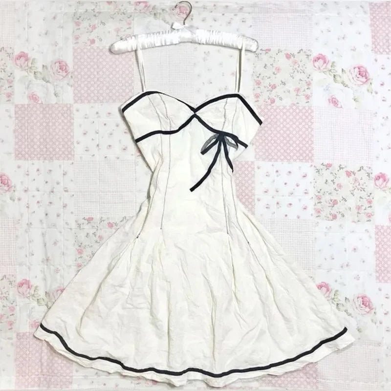 Einfarbiges Kleid mit Schleife und Dekoration, modisches Spitzenrand, lässiges Y2K-Top, emotionales Mädchen, urbane Schönheit, schickes, schlankes, süßes Straßenfrauenkleid So ist Leben