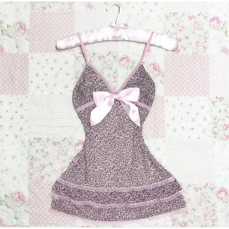 Einfarbiges Kleid mit Schleife und Dekoration, modisches Spitzenrand, lässiges Y2K-Top, emotionales Mädchen, urbane Schönheit, schickes, schlankes, süßes Straßenfrauenkleid So ist Leben