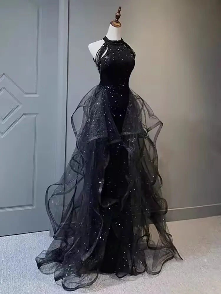 Elegante funkelnde marineblaue Abendkleider, Halt-Perlen-Partykleid, maßgeschneidertes Ballkleid 2025, abgestufte Roben de Soirée, Sweep-Zug So ist Leben