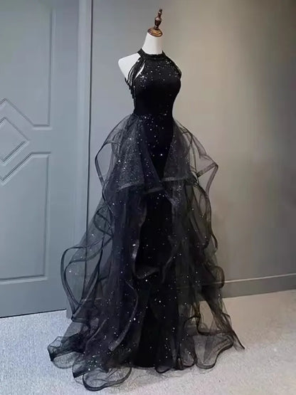 Elegante funkelnde marineblaue Abendkleider, Halt-Perlen-Partykleid, maßgeschneidertes Ballkleid 2025, abgestufte Roben de Soirée, Sweep-Zug So ist Leben