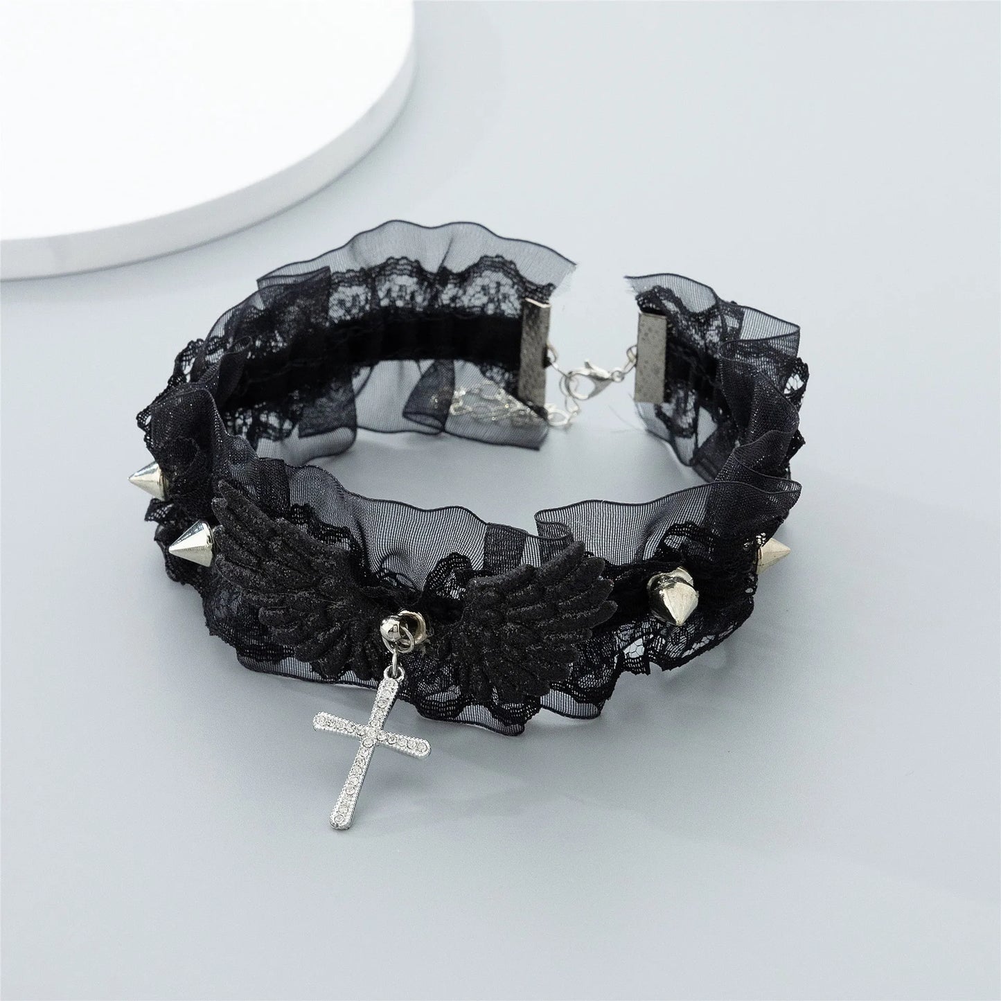 Gothic Spitze Halskette mit Schleife und Herzdetail - So ist Leben