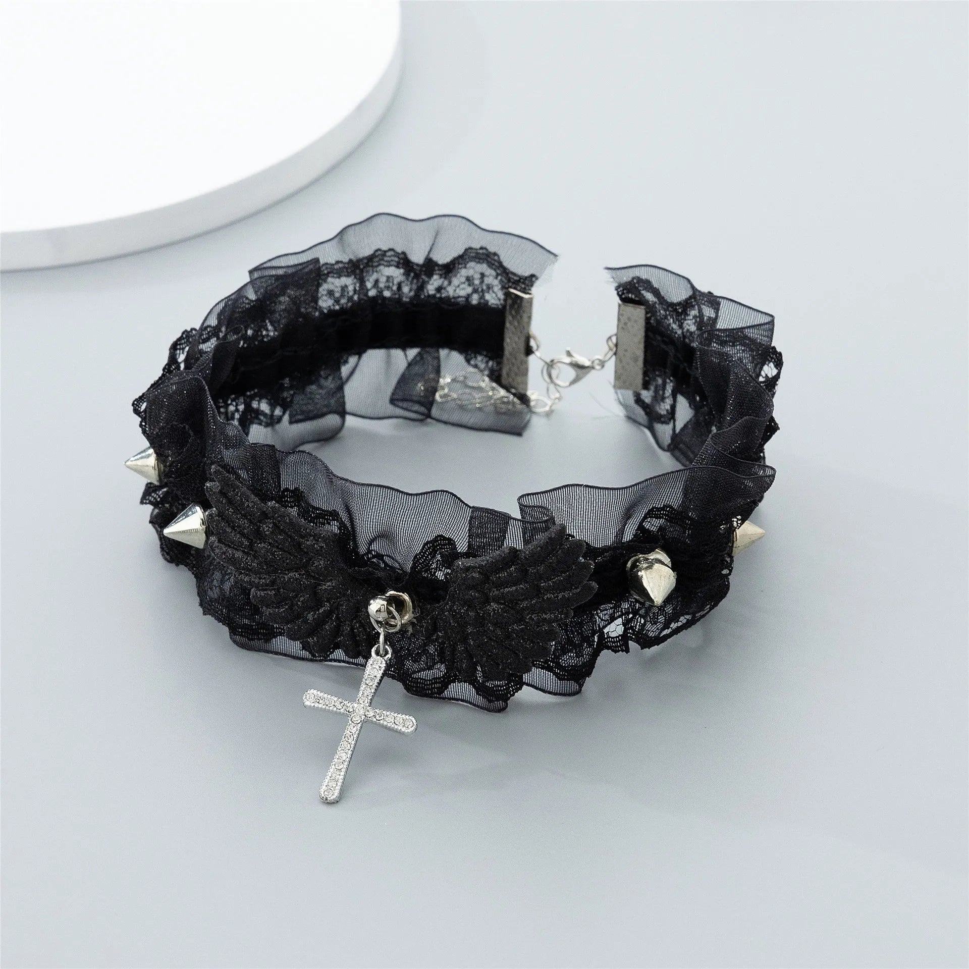Gothic Spitze Halskette mit Schleife und Herzdetail - So ist Leben