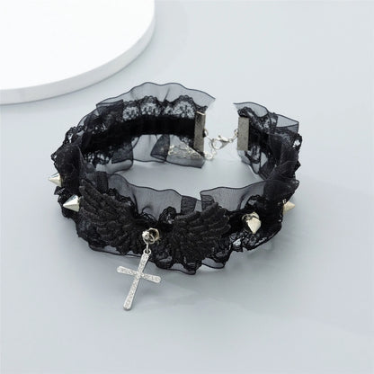 Gothic Spitze Halskette mit Schleife und Herzdetail - So ist Leben