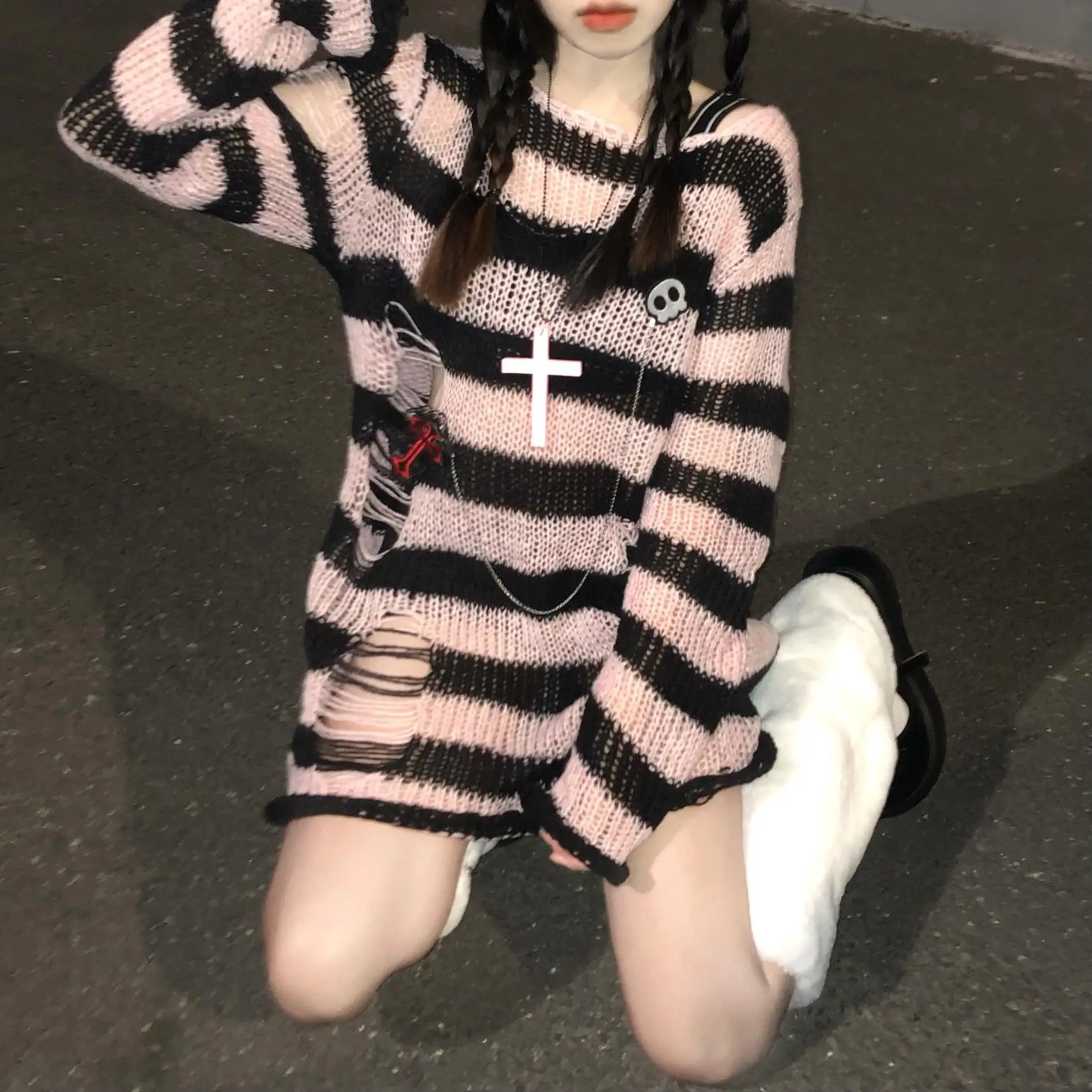 Karrram Rosa Gestreifte Gothic Pullover Frauen Zerrissene Löcher Lose Gestrickte Pullover Ausgefranste Fee Grunge Jumper Emo Streetwear Lolita So ist Leben