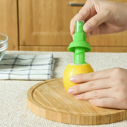 1PC Küche Gadgets Zitrone Sprayer Fruchtsaft Zitrus Spray Orange Saft Squeeze Fruit Squeezer Küche Kochen Werkzeuge Neue So ist Leben
