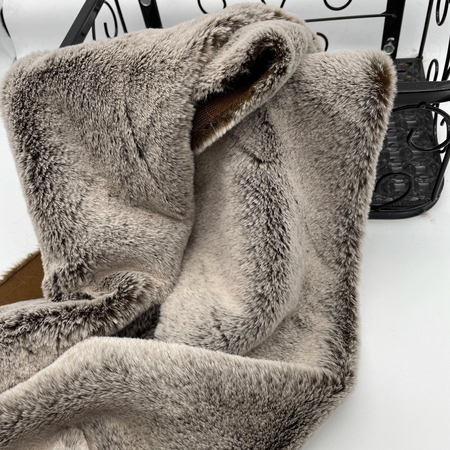 1 cm Haarhöhe Frost auf weißem Gras Weißes spitzes Fell Nachahmung Otter Kaninchenfell Warmer langer Plüschstoff DIY Kleidungsstoff So ist Leben