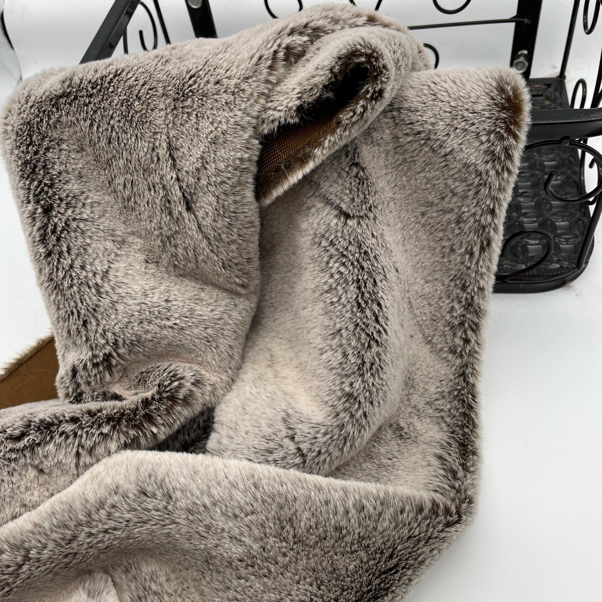 1 cm Haarhöhe Frost auf weißem Gras Weißes spitzes Fell Nachahmung Otter Kaninchenfell Warmer langer Plüschstoff DIY Kleidungsstoff So ist Leben