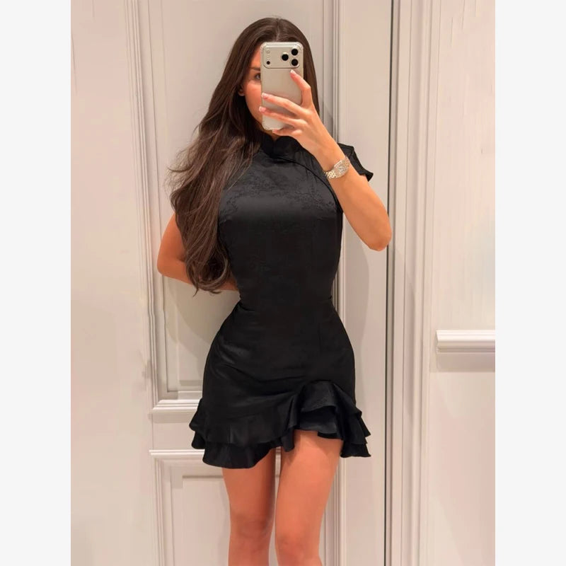 Elegantes Schwarzes Maxikleid Ärmellos Figurbetont Mit Goldketten-Detail Abendkleider für Partys Formelle Anlässe Schickes Bodenlange Robe So ist Leben