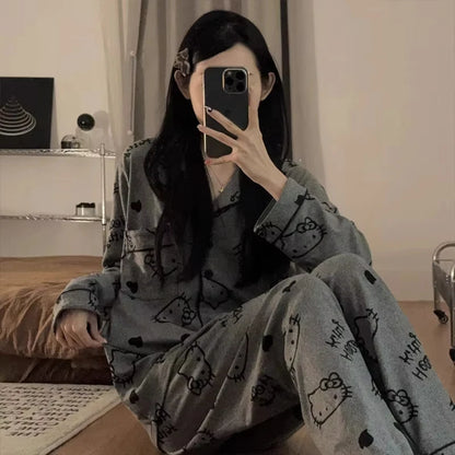 Hello‑Kitty Homewear Set aus weichem Flanell - So ist Leben