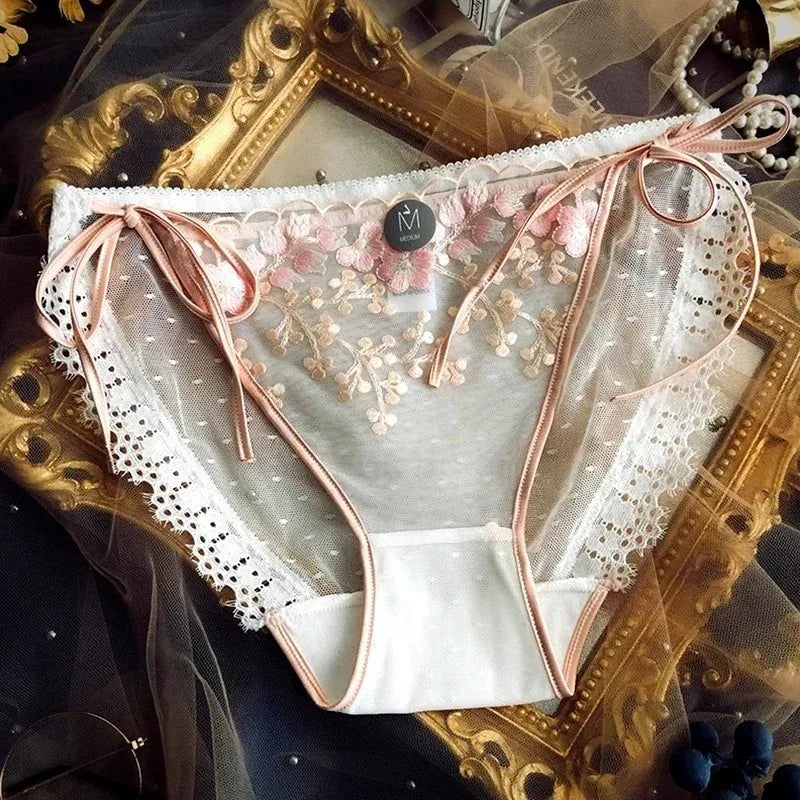 Damen Slip mit Spitze und modernem Blumenmuster - So ist Leben