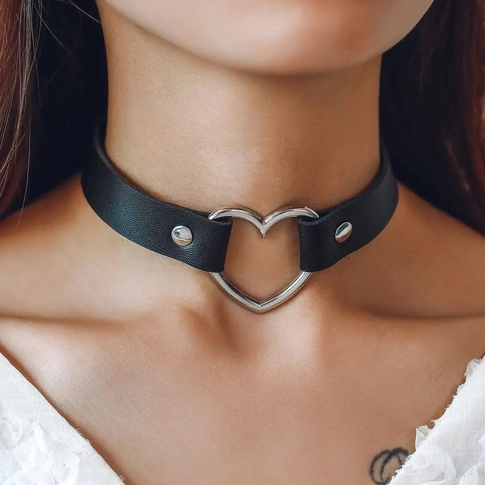 Neue Schwarz Multi Farbe Punk Kragen Halskette Sexy PU Leder Herz Lock Key Spike Halsband für Frauen Gothic Cosplay Partei Schmuck So ist Leben